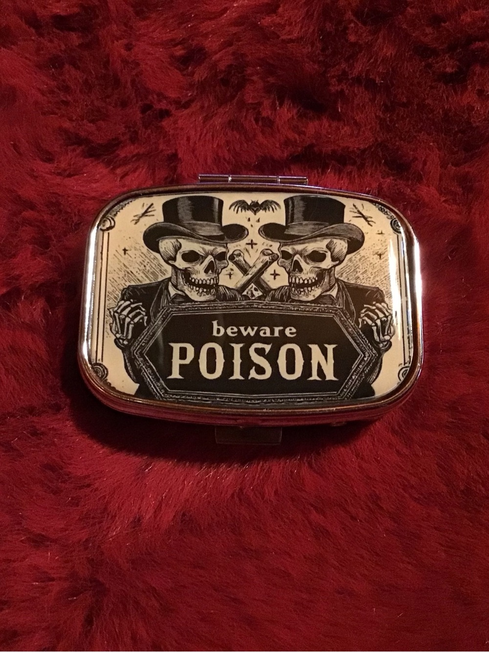 Beware Poison Skull Compact Case - Black & Cream